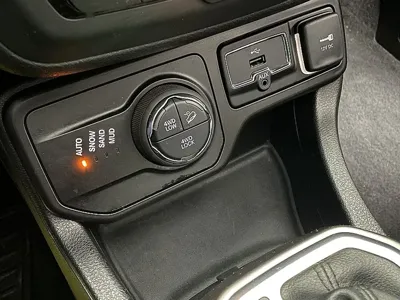 Jeep Renegade 2019, 112076 км, за 12500000 KRW - фото 17