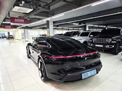 Porsche Taycan 2023, 31821 км, за 99900000 KRW