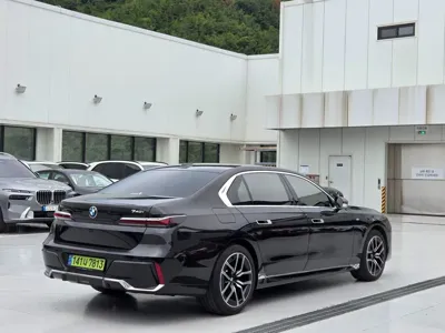 BMW 7-Series 2024, 37455 км, за 111000000 KRW