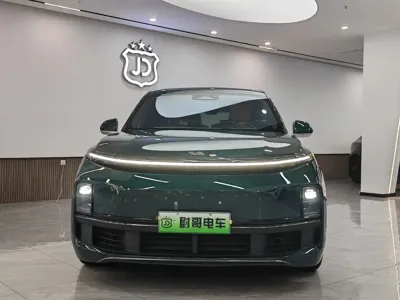 Li Auto Li L8 2023, 94000 км, за 178800 CNY