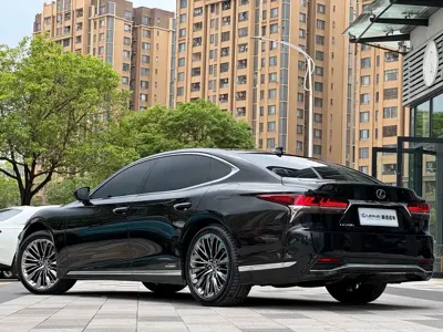 Lexus LS 2019, 100000 км, за 396000 CNY