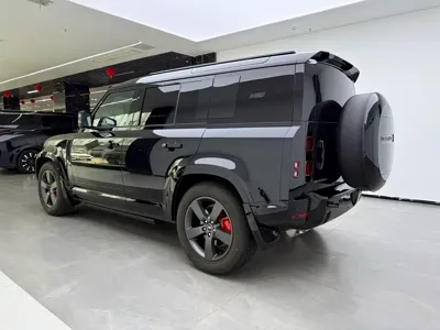 Land Rover Defender 2026, 6700 км, за 697000 CNY