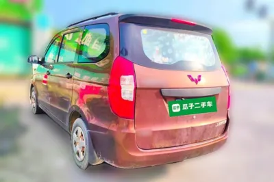 Wuling Hongguang 2015, 130900 км, за 16205.51 CNY