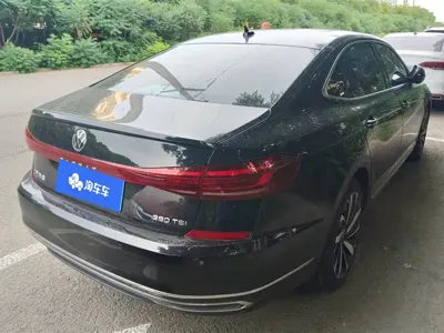 Volkswagen Passat 2024, 55000 км, за 123000 CNY