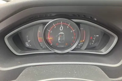 Volvo V40 2017, 92000 км, за 45021.43 CNY - фото 12