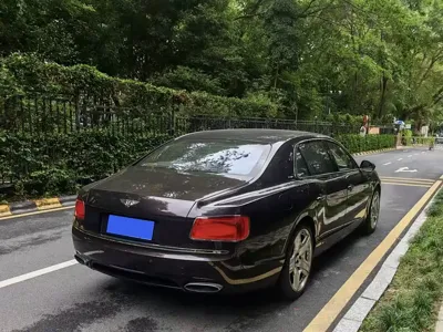 Bentley Flying Spur 2014, 90000 км, за 558000 CNY