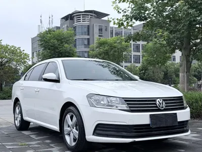 Volkswagen Lavida 2018, 80000 км, за 35800 CNY