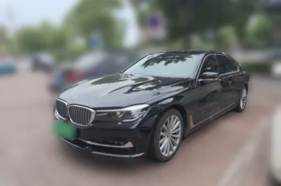 BMW 7 Series · 2018 год