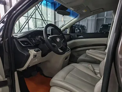 Buick GL8 2023, 60000 км, за 125800 CNY