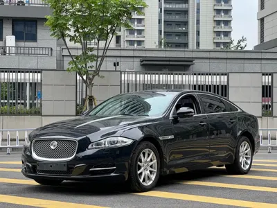 Jaguar XJ · 2012 год