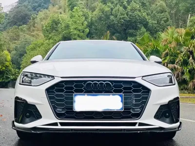 Audi A4L 2020, 80000 км, за 109800 CNY