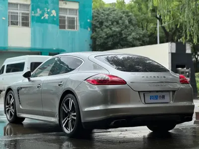 Porsche Panamera 2010, 60000 км, за 318000 CNY