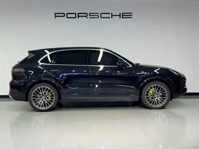 Porsche Cayenne Hybrid 2022, 65000 км, за 380000 CNY - фото 5