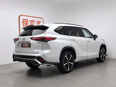 Toyota Crown Kluger 2023, 29900 км, за 179800 CNY