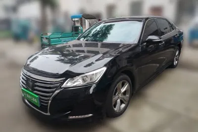 Toyota Crown · 2015 год