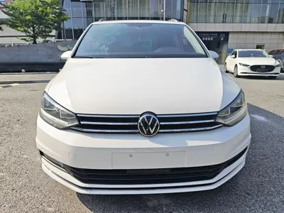 Volkswagen Touran 2022, 50000 км, за 89000 CNY