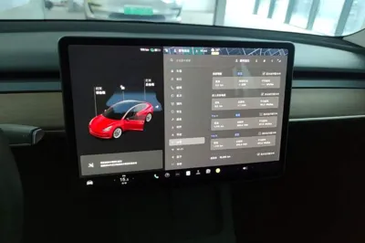 Tesla Model 3 2021, 16300 км, за 143542.85 CNY