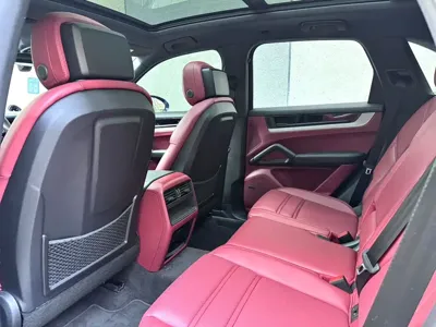 Porsche Cayenne 2024, 28800 км, за 608000 CNY