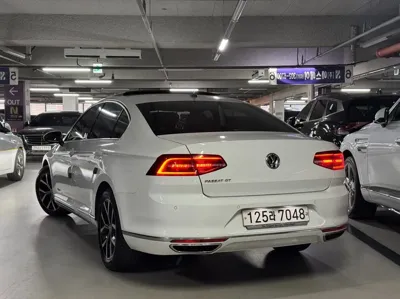 Volkswagen Passat 2018, 110000 км, за 15990000 KRW