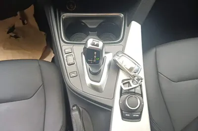BMW 3 Series 2015, 85000 км, за 63724.16 CNY - фото 16