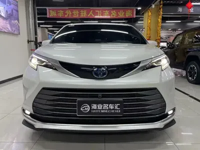 Toyota Sienna 2023, 20000 км, за 239800 CNY