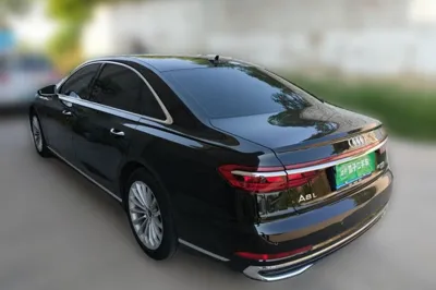 Audi A8 2023, 44300 км, за 410266.4 CNY