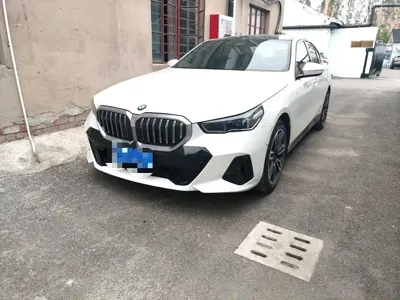 BMW 5 Series (Import) 2025, 20000 км, за 213700 CNY