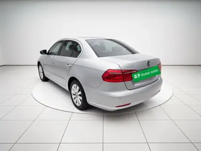 Volkswagen Lavida 2014, 121500 км, за 22100 CNY