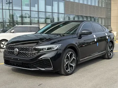 Volkswagen Passat · 2023 год