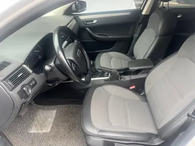 Qoros Qoros 3 2016, 73000 км, за 23800 CNY
