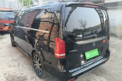 Mercedes-Benz V-Class 2021, 32400 км, за 301189.18 CNY