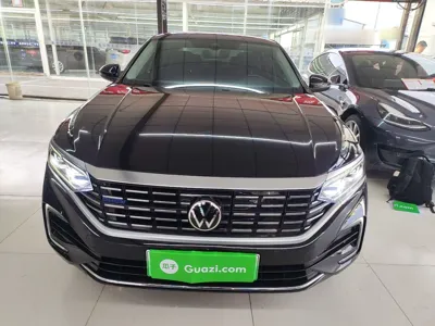 Volkswagen Passat New Energy 2022, 104100 км, за 95259.11 CNY