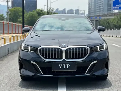 BMW 5 Series 2025, 40000 км, за 272800 CNY
