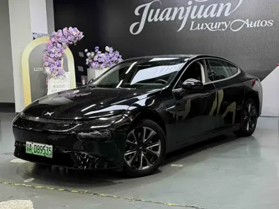 Xpeng P7 · 2023 год