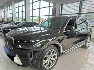 BMW X7 · 2023 год