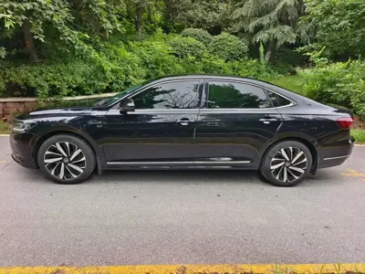 Volkswagen Passat 2024, 57000 км, за 117800 CNY