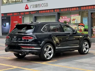 Bentley Bentayga 2021, 18000 км, за 1758000 CNY