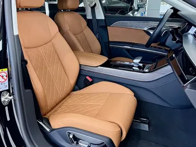 Audi A8 2025, 9000 км, за 700300 CNY - фото 8