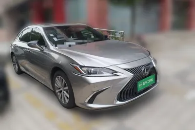 Lexus ES 2020, 121600 км, за 139839.53 CNY