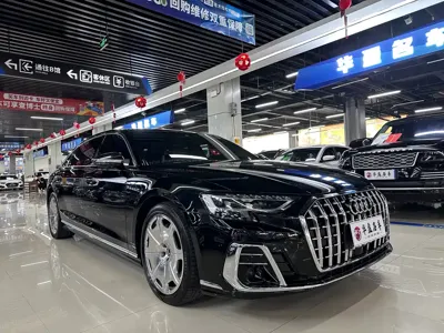 Audi A8 2023, 150000 км, за 599800 CNY