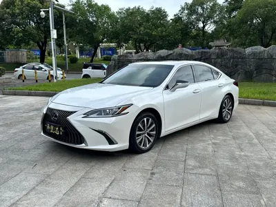 Lexus ES · 2018 год