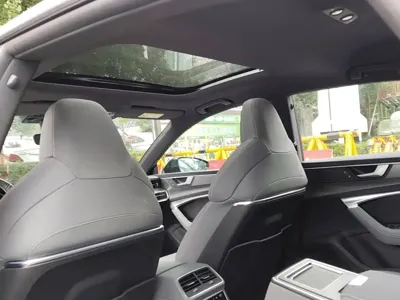 Audi A7L 2025, 5500 км, за 316300 CNY - фото 18
