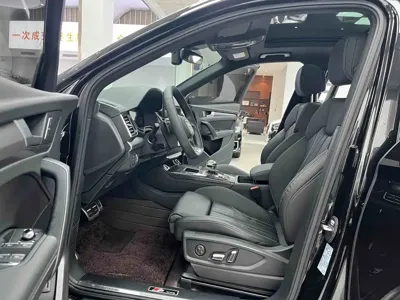 Audi Q5L 2023, 50000 км, за 198000 CNY