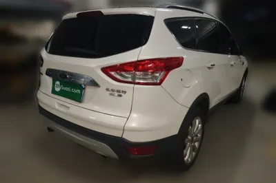 Ford Kuga 2015, 92900 км, за 41548.25 CNY