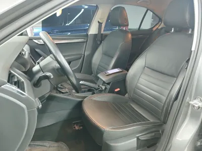 Skoda Octavia 2017, 99200 км, за 50197.09 CNY - фото 18