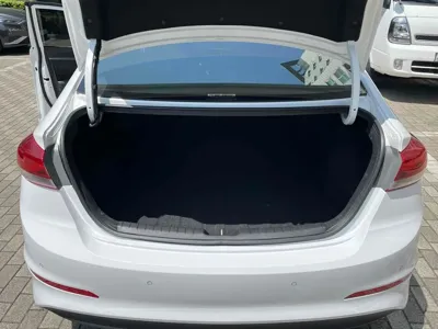 Hyundai Avante 2018, 100000 км, за 9800000 KRW - фото 10
