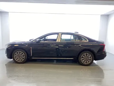 Hongqi Hongqi H5 2026, 6500 км, за 106800 CNY