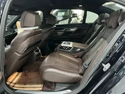 BMW 7 Series 2021, 70000 км, за 298000 CNY