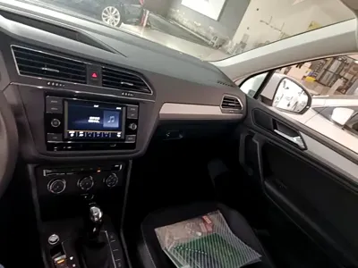 Volkswagen Tiguan L 2020, 84300 км, за 76800 CNY - фото 13