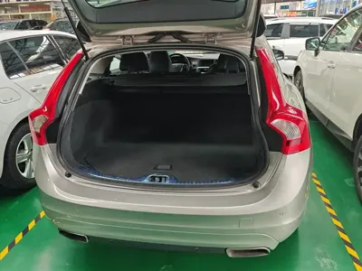 Volvo V60 2017, 77400 км, за 69800 CNY